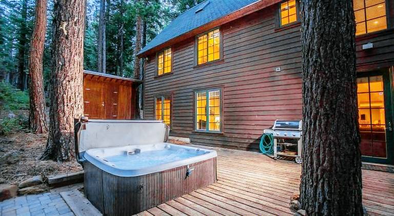 The Tallac Lodge - Hot Tub Walk 2 Beach — photo 3