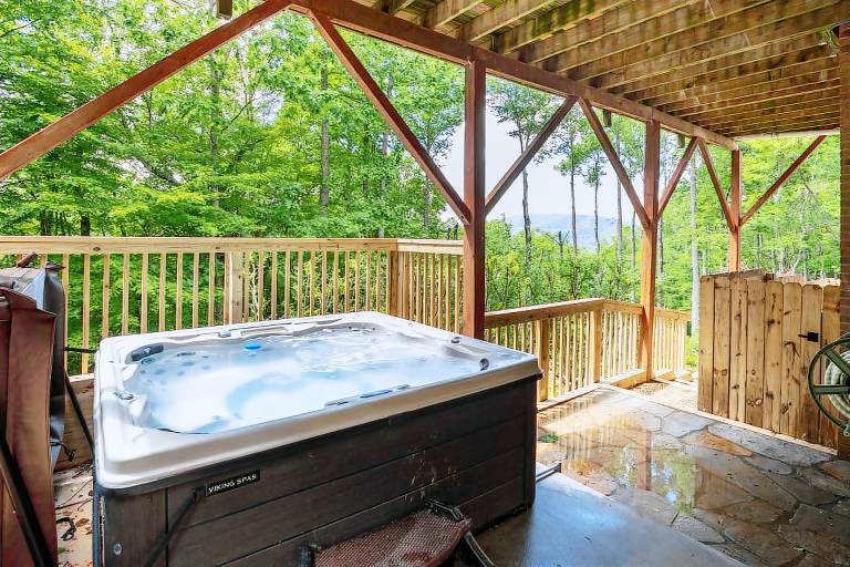 Family-friendly beautiful cabin with barbecue & jacuzzi | Mountain view | Pets are welcome — photo 3