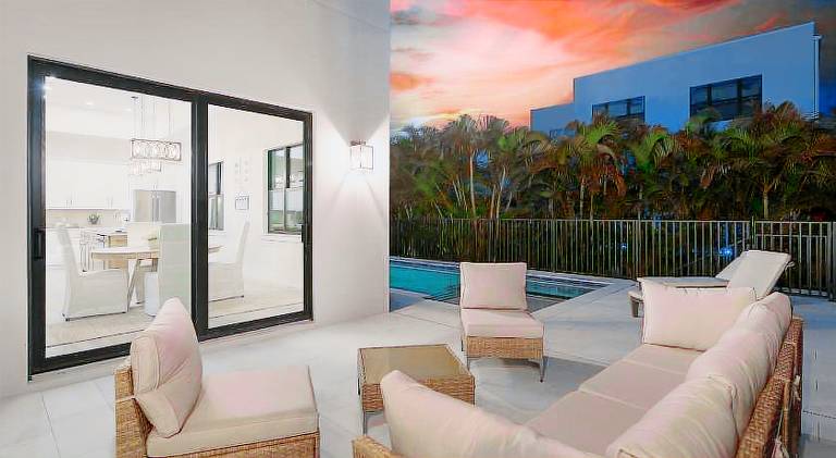House with pool — photo 5