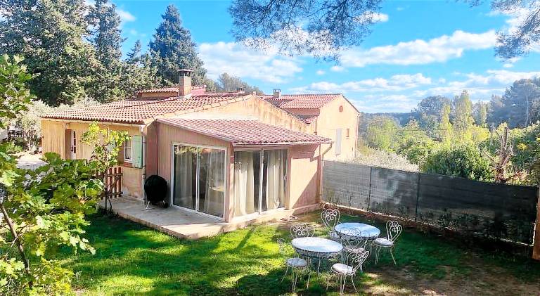 Aix-en-Provence, Maison provencale au calme de la campagne avec Spa et Clim in Aix-en-Provence