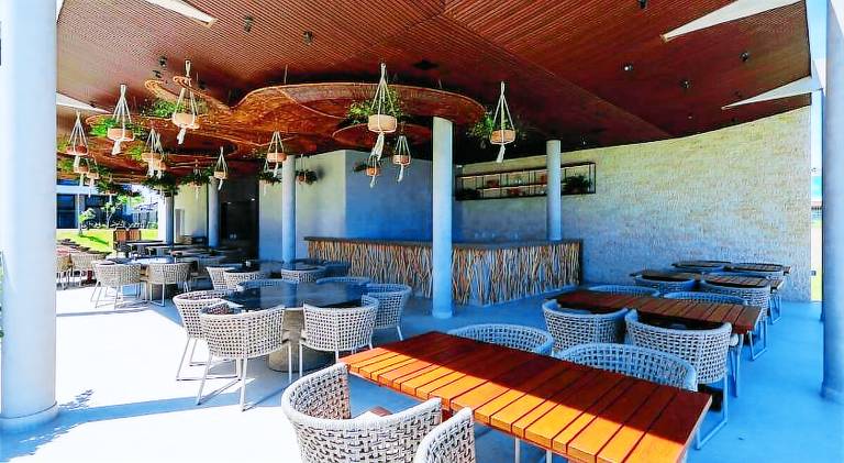 Apartment with pool — photo 2
