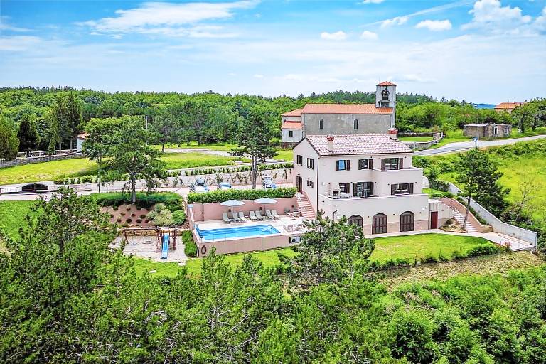 Vila  Pregara