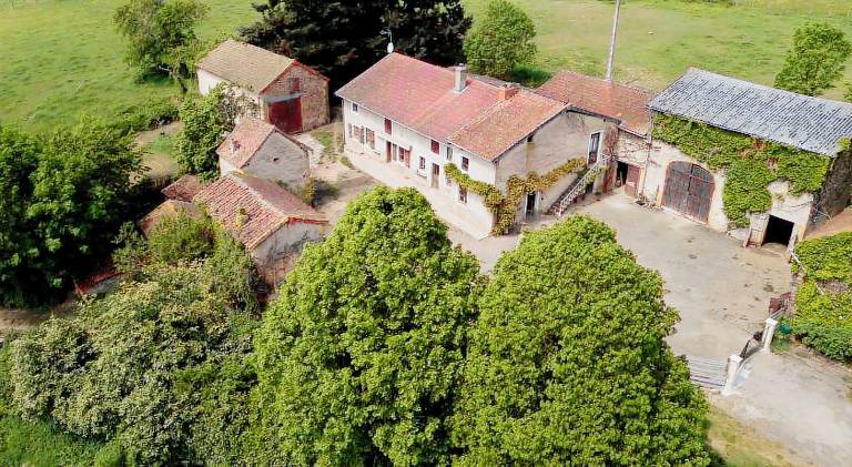 House with jacuzzi & pool in Roanne