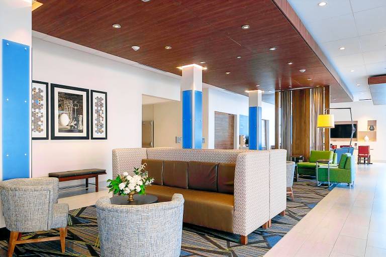 Holiday Inn Express and Suites Tulsa Downtown - Arts District By IHG — photo 2