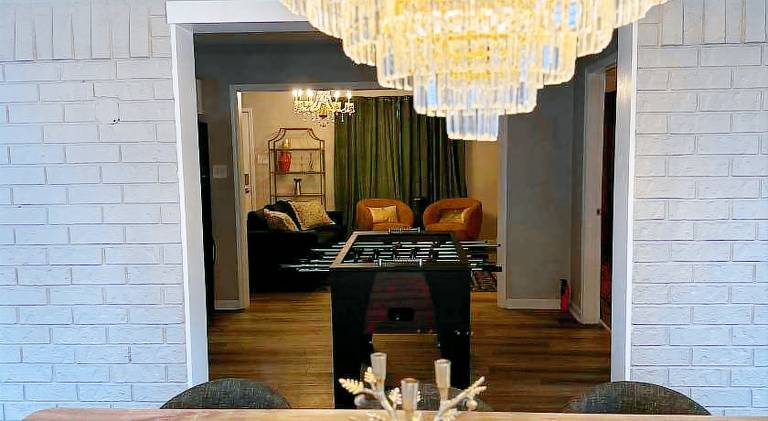Gilded Magnolia Hideout, Sleeps8, Hot Tub, pet friendly — photo 5