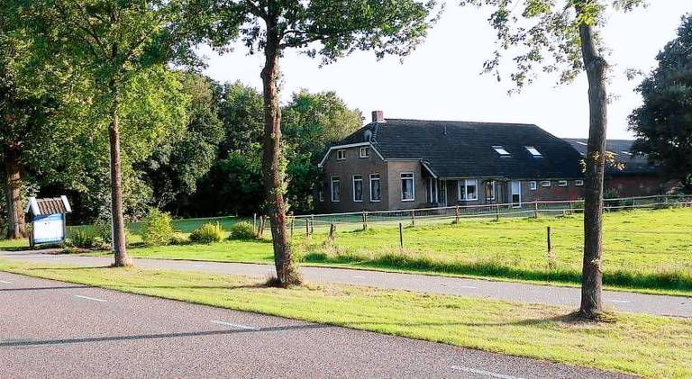 Vacation home with 7 rooms for 14 persons in Groningen