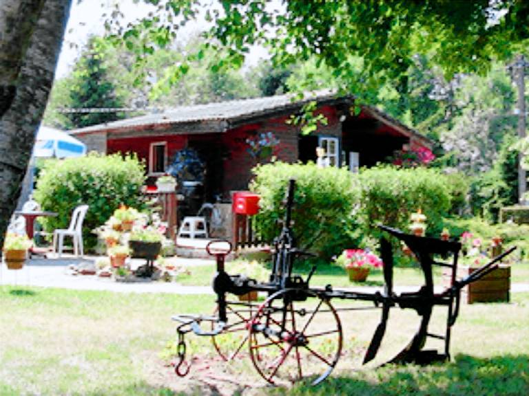 Mobile home with patio — photo 2