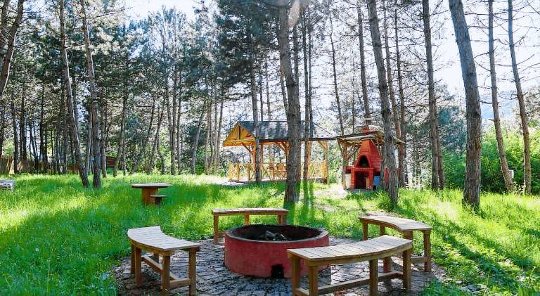 Wonderful lodge with patio & yard | Pets allowed — photo 2