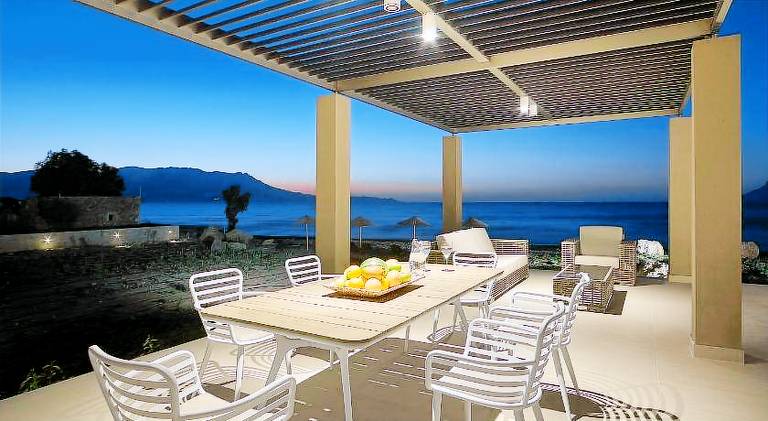 Family-friendly lovely villa with patio, garden & private pool | Next to the beach | Pets allowed — photo 4