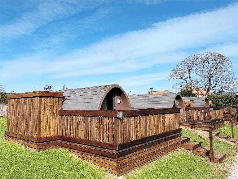 Cottage with jacuzzi & yard in Whitby