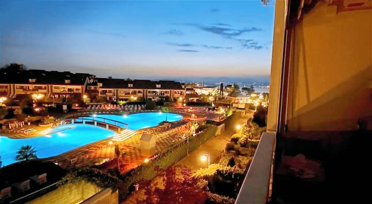Serviced apartment with pool, terrace & barbeque — photo 4
