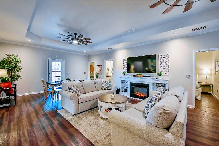 Vacation home with barbeque & yard | City view — photo 5