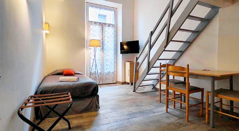 Apartment with terrace — photo 2