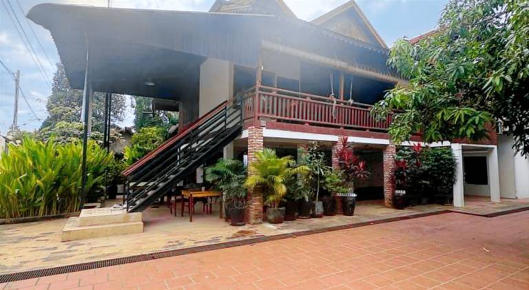 Blue monkey - Bouldering Guesthouse in Siem Reap