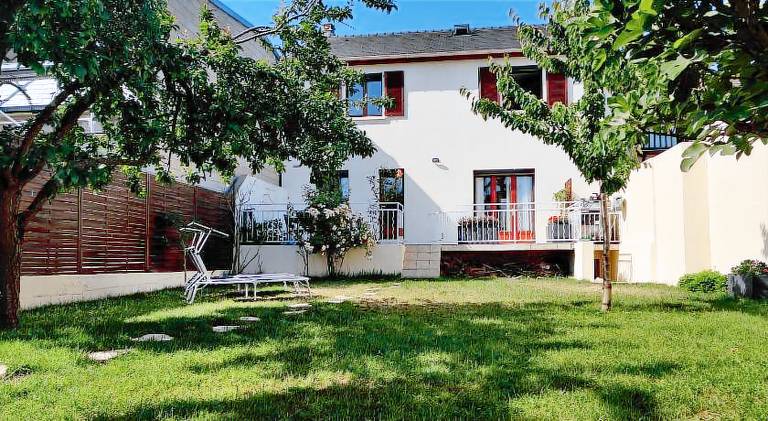 Apartment with 5 rooms for 12 persons in Meaux