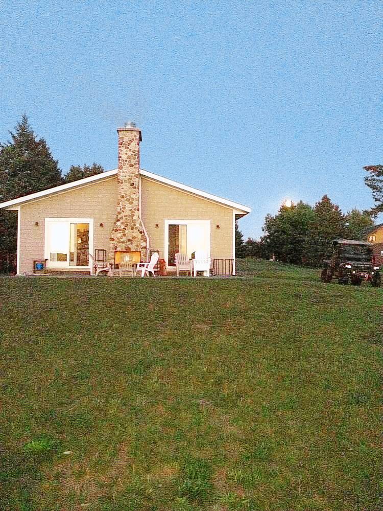 House  Lake Linden