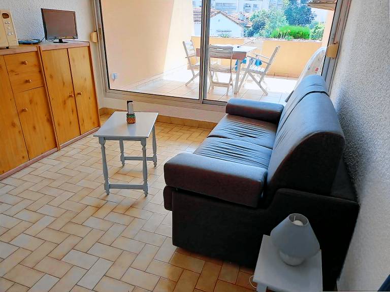 Air-Conditioned Studio with Sleeping Area and 10m² South-Facing Terrace — photo 3