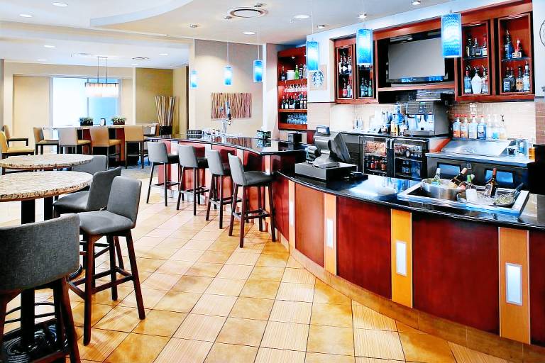 Courtyard by Marriott Hamilton — photo 4