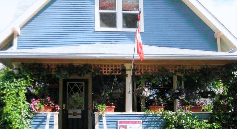 Phoenix House B&B in Stettler, AB