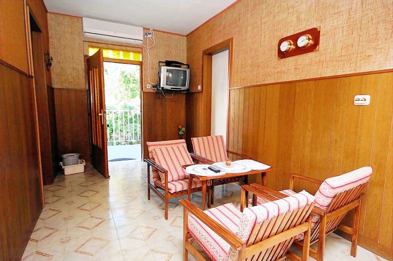 Three bedroom apartment near beach Stara Novalja, Pag (A-6301-a) — photo 2