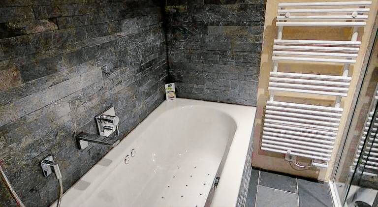 Beautiful apartment with jacuzzi | Pets are welcome — photo 5