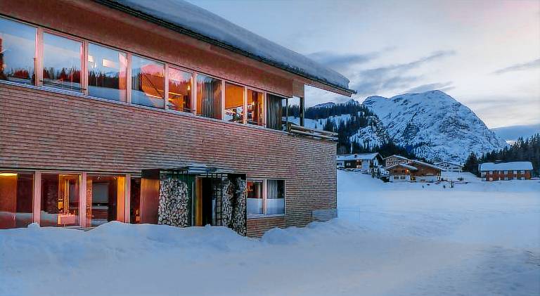 Family-oriented chalet with yard, patio & sauna | Ski nearby | Pet-friendly in Lech am Arlberg