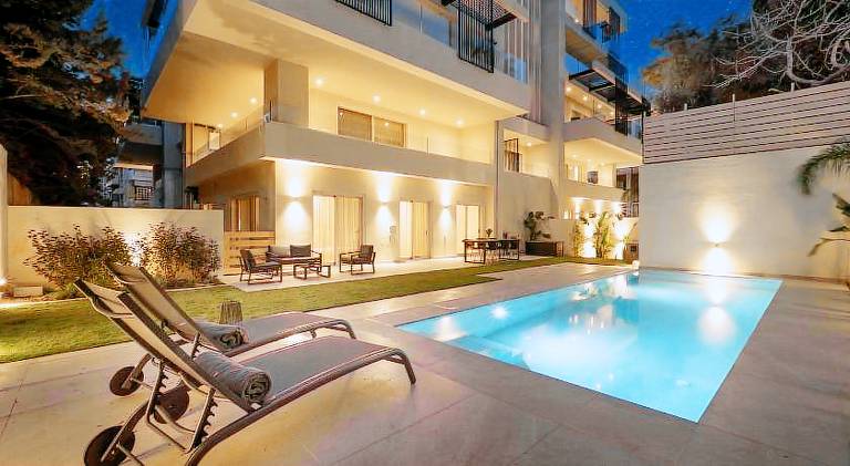 Serviced apartment with hot tub & terrace — photo 2