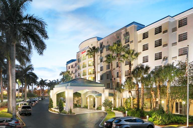 Courtyard by Marriott Fort Lauderdale Airport & Cruise Port in Dania Beach, FL