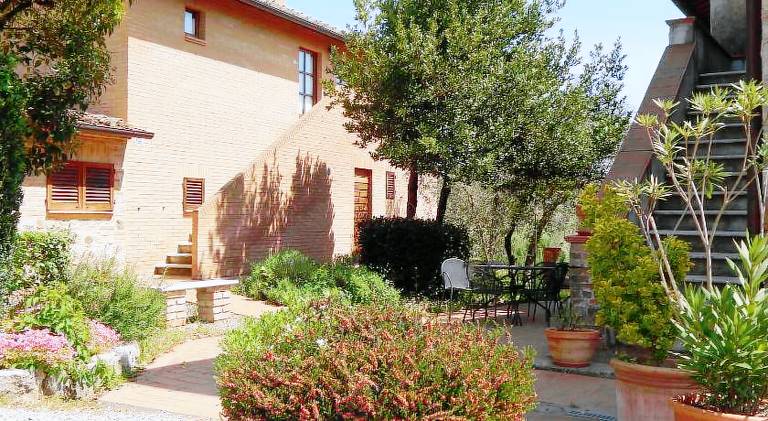 House with barbecue, yard & terrace — photo 4