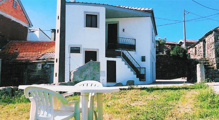 House with yard, barbeque & patio | Perfect for remote work | Dogs allowed in Viseu