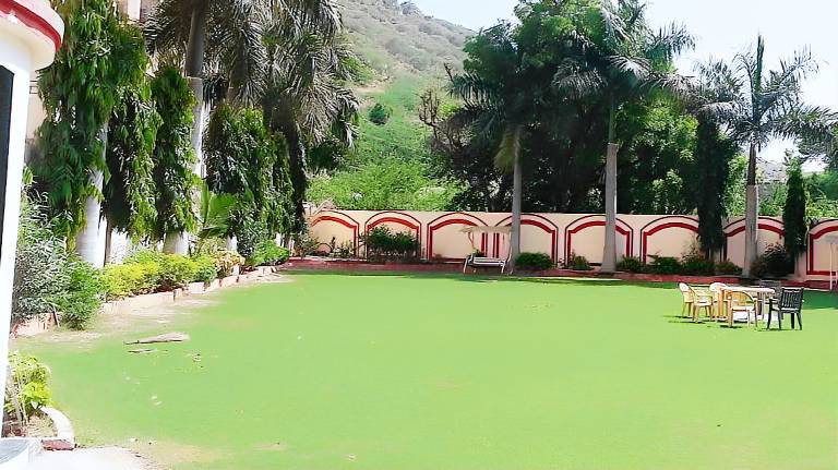 HOTEL GARDEN VIEW NATHDWARA PURE VEG