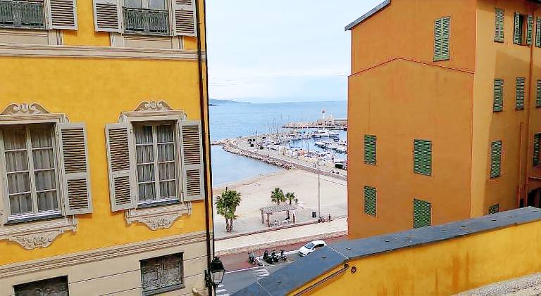 Fully equipped pleasant rental apartment with patio | Beach nearby | Pet-friendly — photo 4