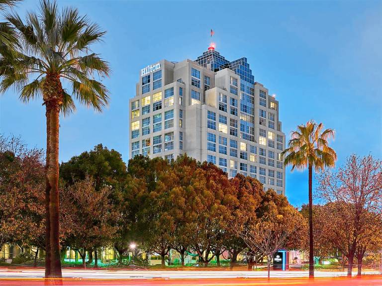 Hilton Los Angeles North Glendale & Executive Meeting Center