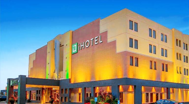 IHOTEL & Conference Centre Red Deer — photo 2