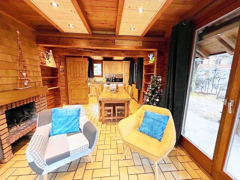 Chalet with BBQ, patio & garden — photo 5