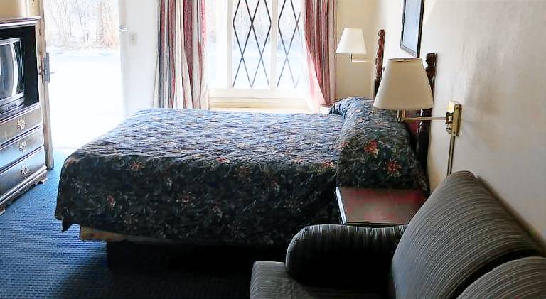 Home Town Inn — photo 2
