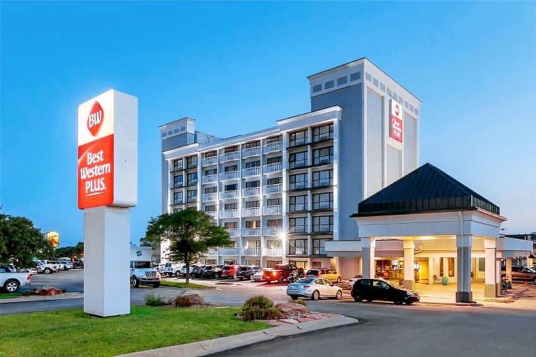 Best Western Plus Midwest Inn in Omaha, NE