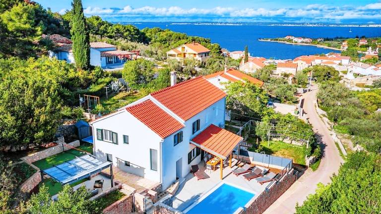 kuća  Sutomišćica