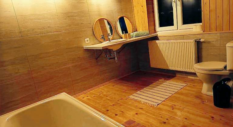 Vacation home with patio, BBQ & hot tub — photo 2