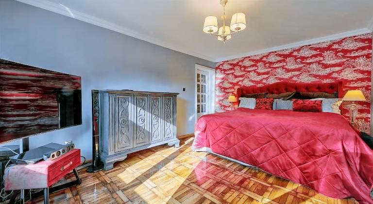 Lovely holiday apartment with hot tub | Next to Romanian Athenaeum | Pets are welcome — photo 2