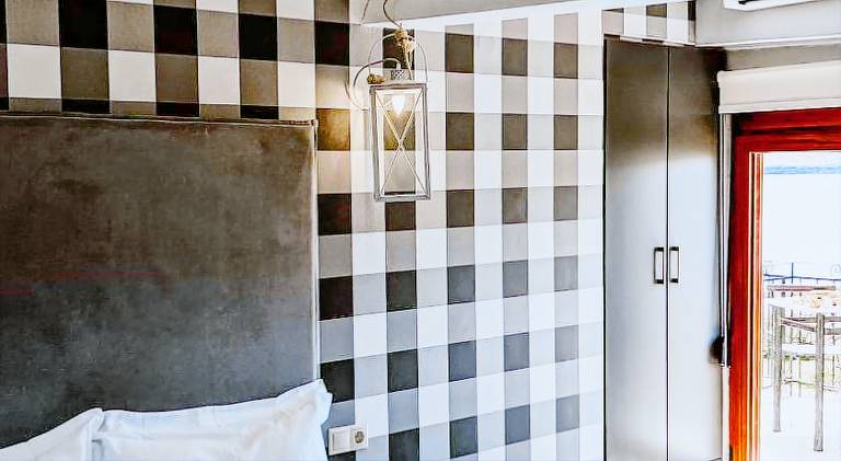 Serviced apartment with pool, garden & patio | Pets allowed — photo 2