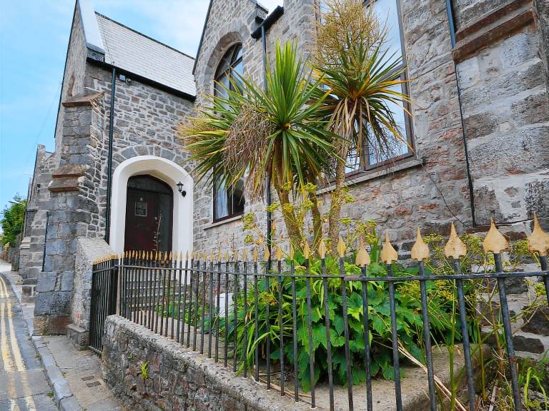 Family-oriented charming cottage with yard | Dogs allowed in Paignton