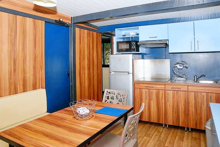 Chalet with pool & yard — photo 4