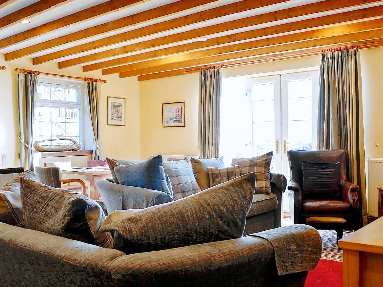 Cottage with yard & terrace — photo 3