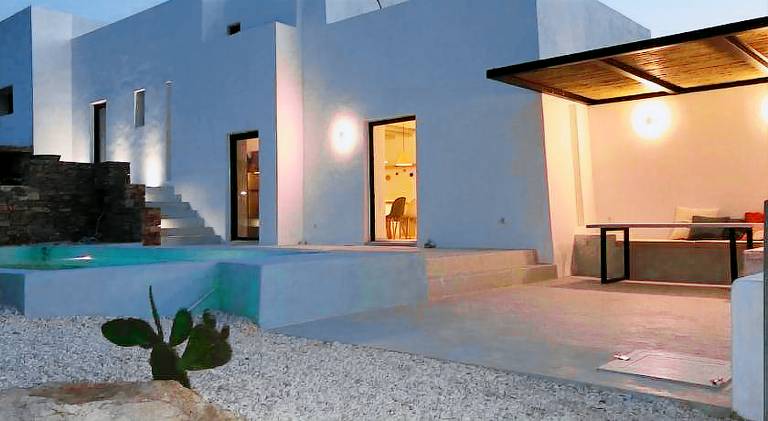 Villa with yard, terrace & private pool — photo 5