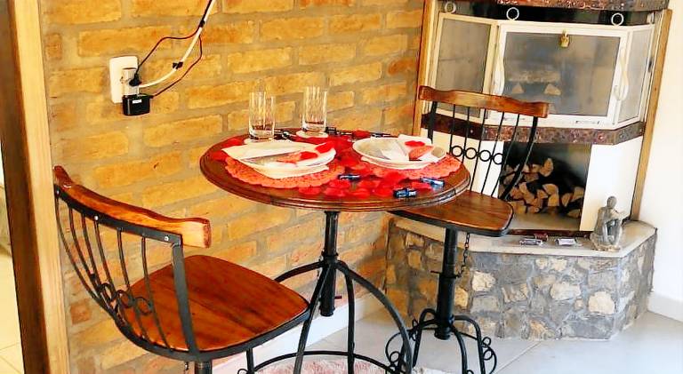 Nice lodge with jacuzzi, yard & patio | Pet-friendly — photo 3