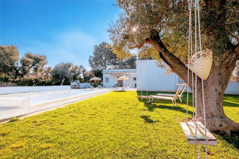Villa with garden, BBQ & private pool — photo 2