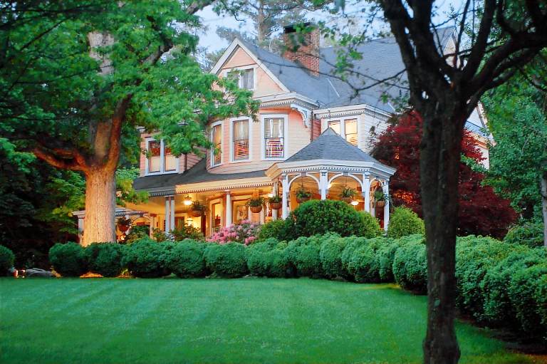 Bed and breakfast  Claxton Community