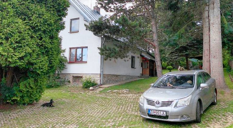 Lodge with yard, terrace & BBQ in Poprad