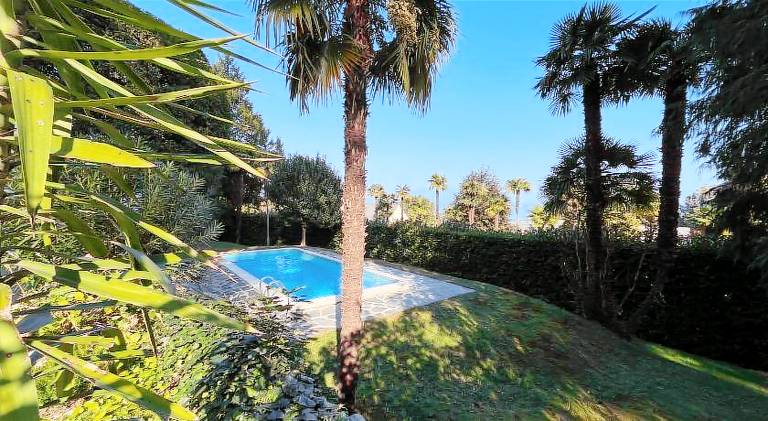 Apartment with pool — photo 5